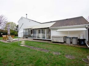 39 Narragansett Avenue, Medford NY 11763