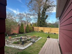 33 Hollins Lane, East Islip NY 11730