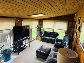 33 Hollins Lane, East Islip NY 11730