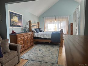 33 Hollins Lane, East Islip NY 11730