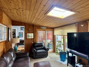 33 Hollins Lane, East Islip NY 11730