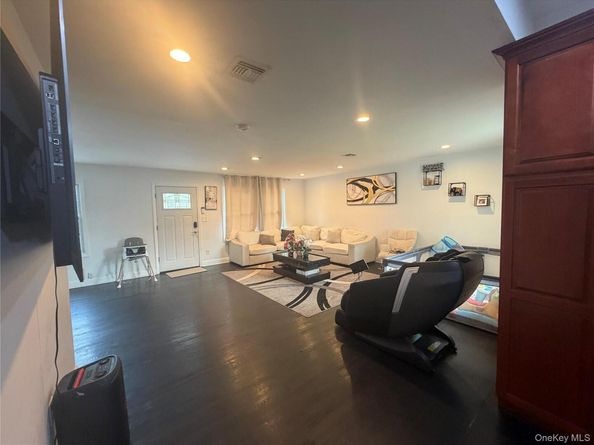 1013 Merriam Road, Bay Shore NY 11706