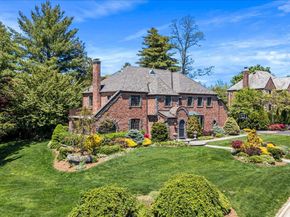 79 Aldershot Lane, Manhasset NY 11030