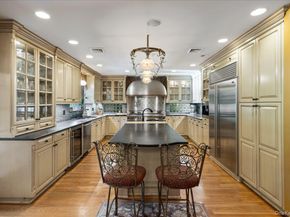 79 Aldershot Lane, Manhasset NY 11030