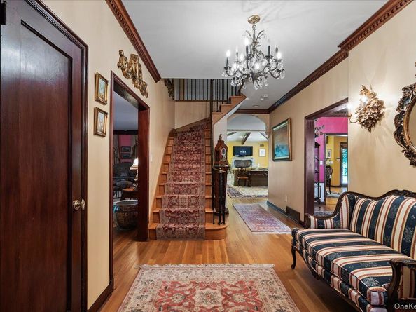 79 Aldershot Lane, Manhasset NY 11030
