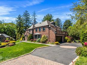 79 Aldershot Lane, Manhasset NY 11030