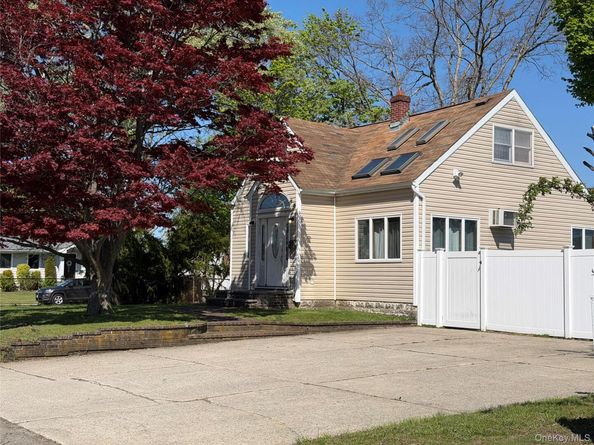 51 Weston Avenue, Deer Park NY 11729