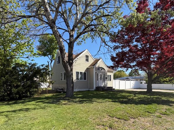 51 Weston Avenue, Deer Park NY 11729