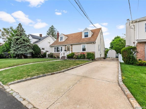 14 Evans Avenue, Albertson NY 11507