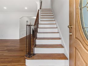 14 Evans Avenue, Albertson NY 11507