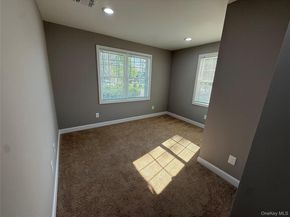 7 E Lakeland Street, Bay Shore NY 11706