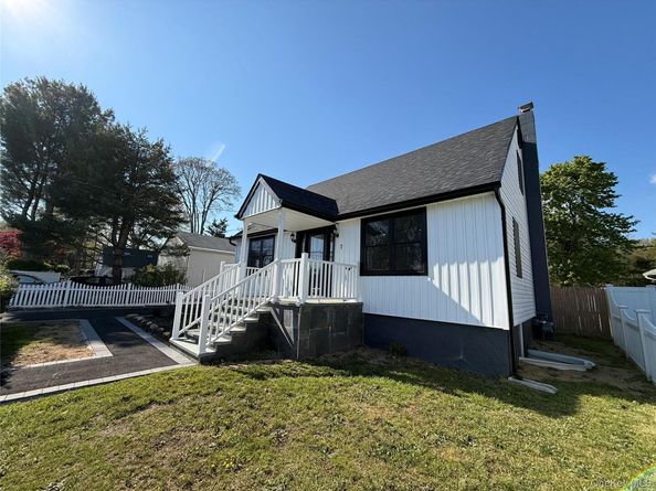 7 E Lakeland Street, Bay Shore NY 11706
