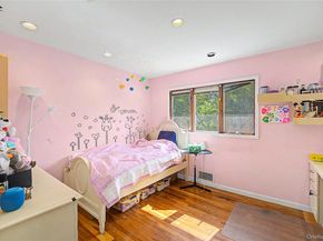 105 Serpentine Lane, Albertson NY 11507
