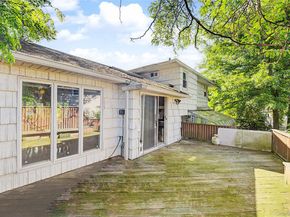 105 Serpentine Lane, Albertson NY 11507