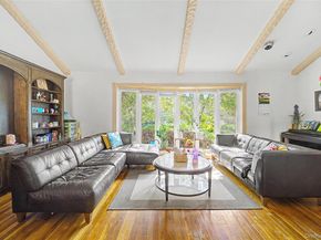 105 Serpentine Lane, Albertson NY 11507