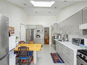 105 Serpentine Lane, Albertson NY 11507