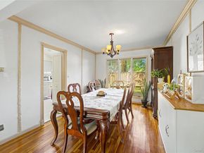 105 Serpentine Lane, Albertson NY 11507