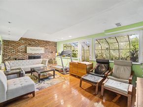 105 Serpentine Lane, Albertson NY 11507