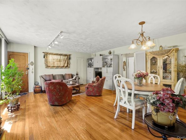 2120 202 Street 1189, Bayside NY 11360