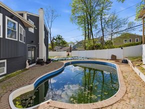 3 Rustic Court, Plainview NY 11803