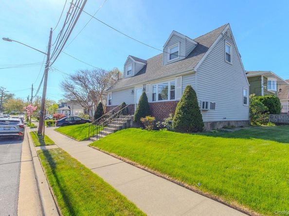 4 Fairfax Street, Valley Stream NY 11580