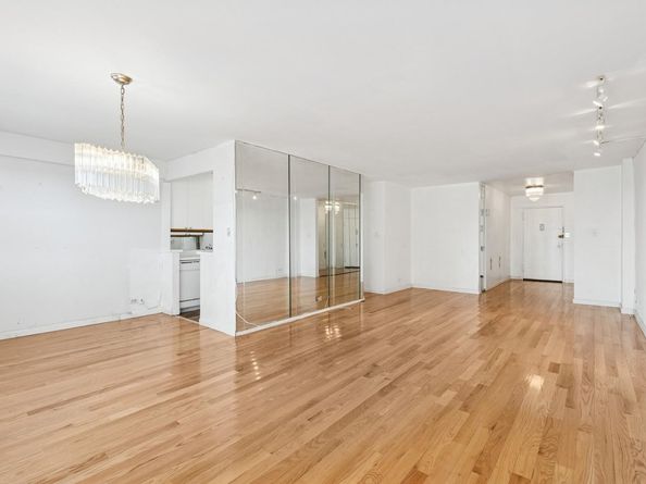 10230 66 Road 19D, Forest Hills NY 11375