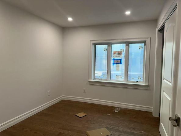 6973 229th Street, Oakland Gardens NY 11364