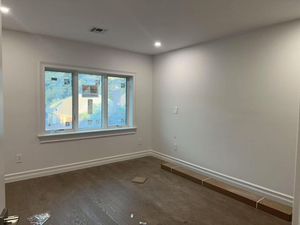 6973 229th Street, Oakland Gardens NY 11364