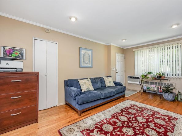 56-10 244 Street 1, Douglaston NY 11362