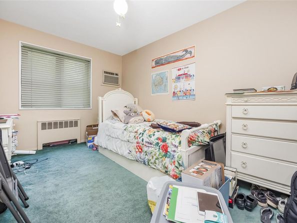 56-10 244 Street 1, Douglaston NY 11362