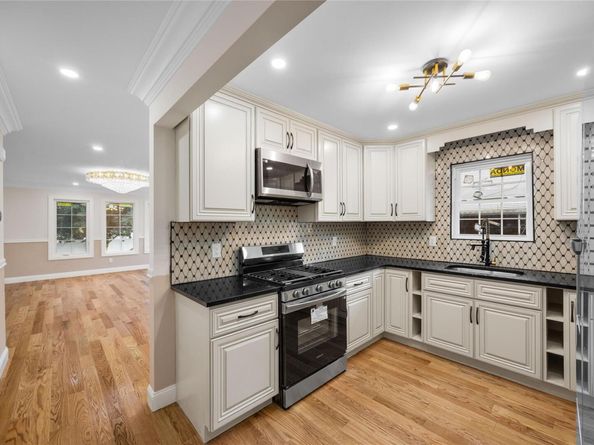 22111 136th Avenue, Springfield Gardens NY 11413