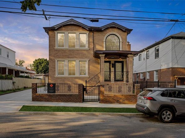 22111 136th Avenue, Springfield Gardens NY 11413