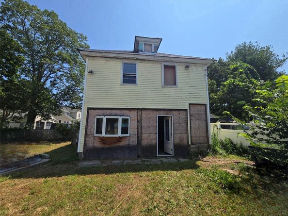 31 Union Ave, Patchogue NY 11772