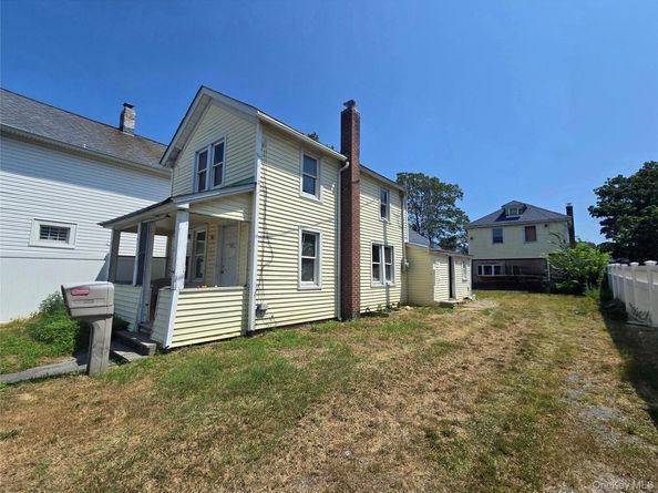 31 Union Ave, Patchogue NY 11772