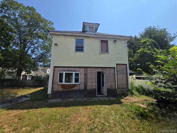 31 Union Ave, Patchogue NY 11772