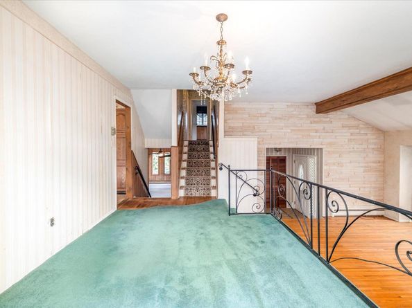 185 Maxine Court, West Hempstead NY 11552