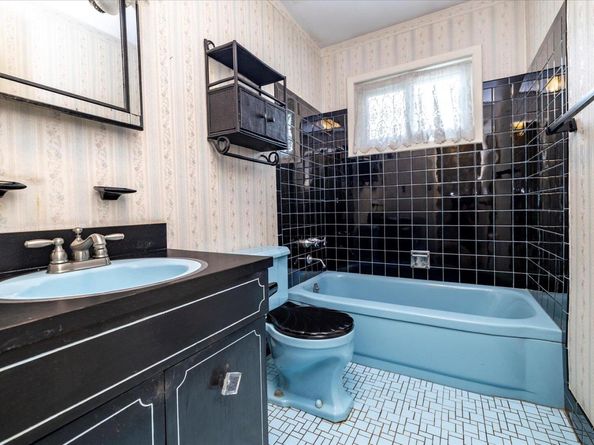 185 Maxine Court, West Hempstead NY 11552