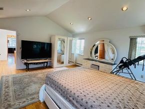 31 Woodward Street, Roslyn Heights NY 11577