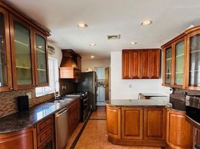 31 Woodward Street, Roslyn Heights NY 11577