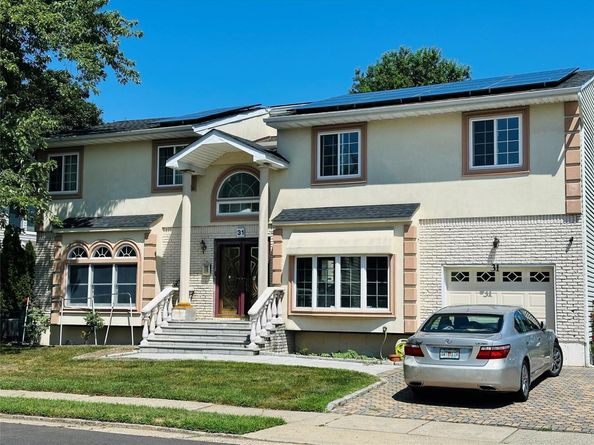 31 Woodward Street, Roslyn Heights NY 11577