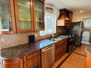 31 Woodward Street, Roslyn Heights NY 11577