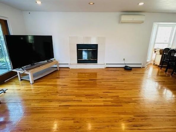 31 Woodward Street, Roslyn Heights NY 11577