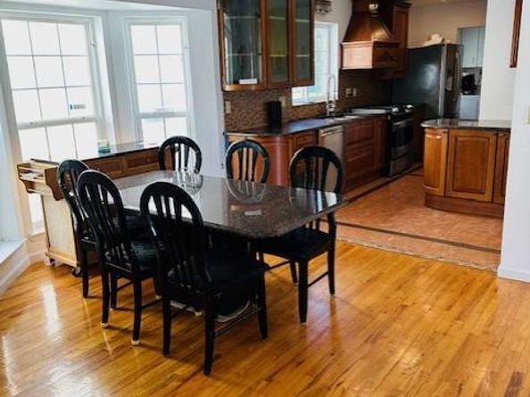 31 Woodward Street, Roslyn Heights NY 11577