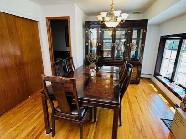 31 Woodward Street, Roslyn Heights NY 11577