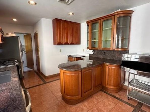 31 Woodward Street, Roslyn Heights NY 11577