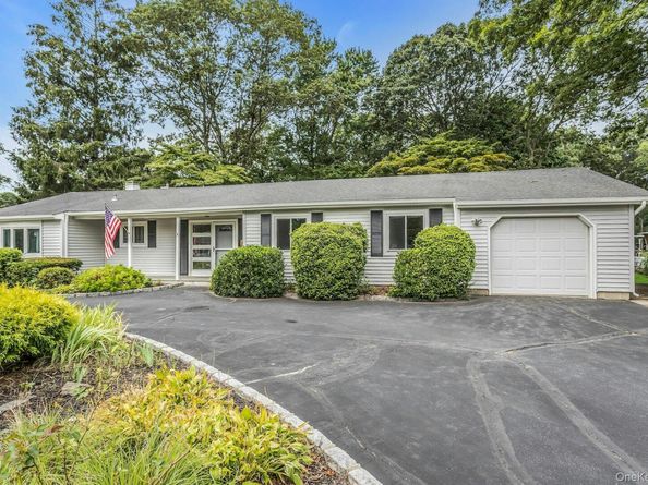 24 Blackfoot Trail, Shoreham NY 11786