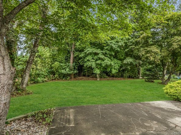 24 Blackfoot Trail, Shoreham NY 11786