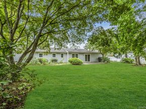 24 Blackfoot Trail, Shoreham NY 11786