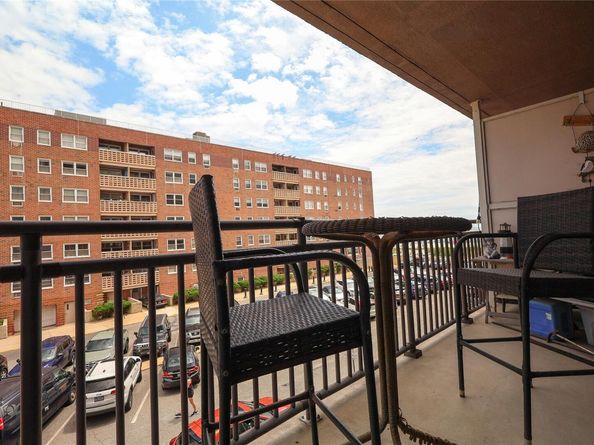 25 Neptune Boulevard 2T, Long Beach NY 11561