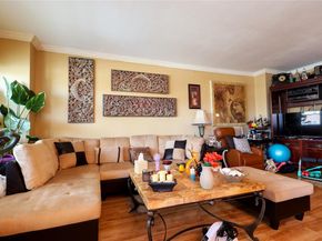 25 Neptune Boulevard 2T, Long Beach NY 11561